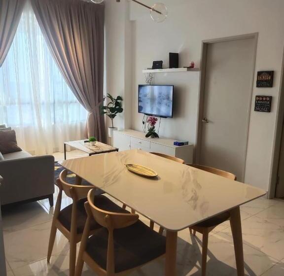 Suite Familiar, Zulanie Suite Troika Residence, Spacious And Cozy With Pool, Free Wifi & Netflix In Golden Triangle