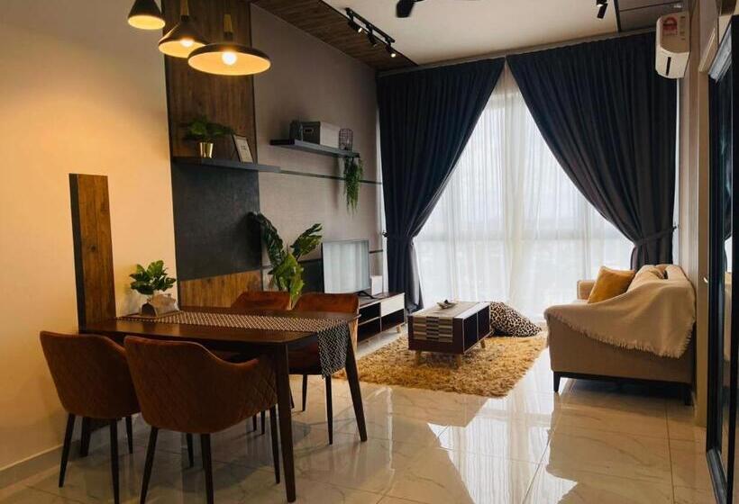 Suite Deluxe Pat King, Zulanie Suite Troika Residence, Spacious And Cozy With Pool, Free Wifi & Netflix In Golden Triangle