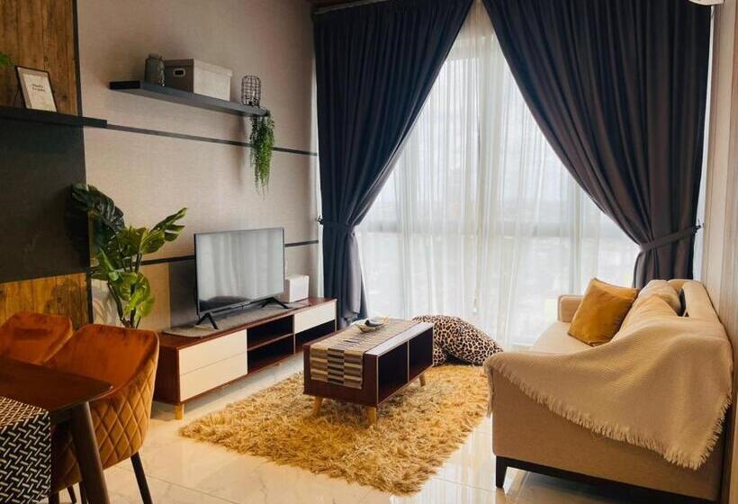 디럭스 스위트 킹 침대, Zulanie Suite Troika Residence, Spacious And Cozy With Pool, Free Wifi & Netflix In Golden Triangle