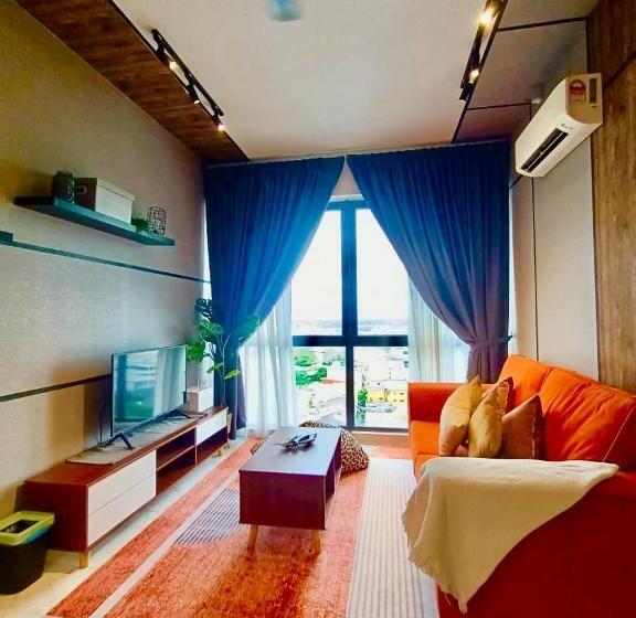 Suite Deluxe Pat King, Zulanie Suite Troika Residence, Spacious And Cozy With Pool, Free Wifi & Netflix In Golden Triangle