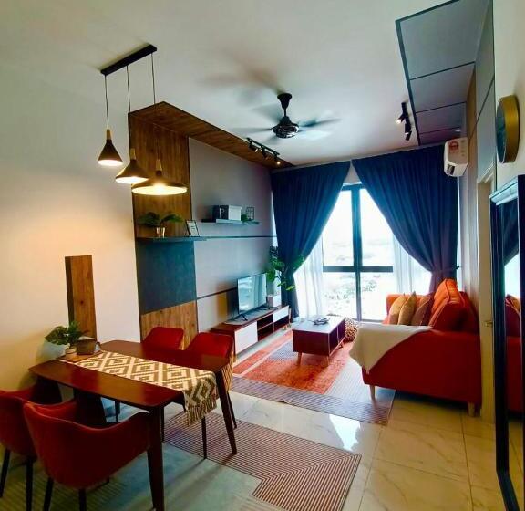 Suite Deluxe Pat King, Zulanie Suite Troika Residence, Spacious And Cozy With Pool, Free Wifi & Netflix In Golden Triangle