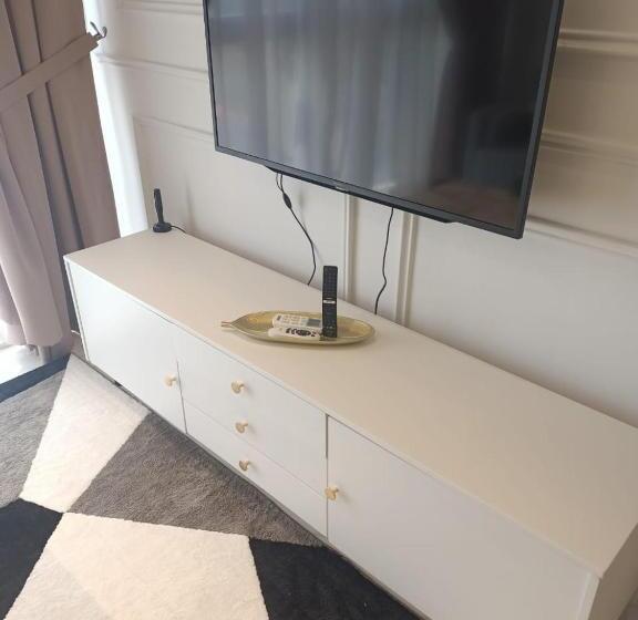 디럭스 스위트, Zulanie Suite Troika Residence, Spacious And Cozy With Pool, Free Wifi & Netflix In Golden Triangle