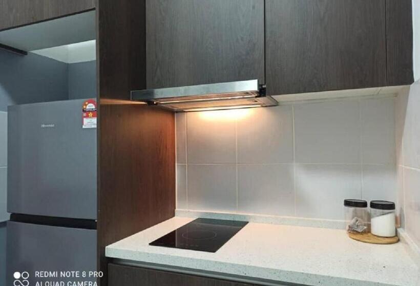 Apartament 2 Dormitoare, Zulanie Suite Troika Residence, Spacious And Cozy With Pool, Free Wifi & Netflix In Golden Triangle