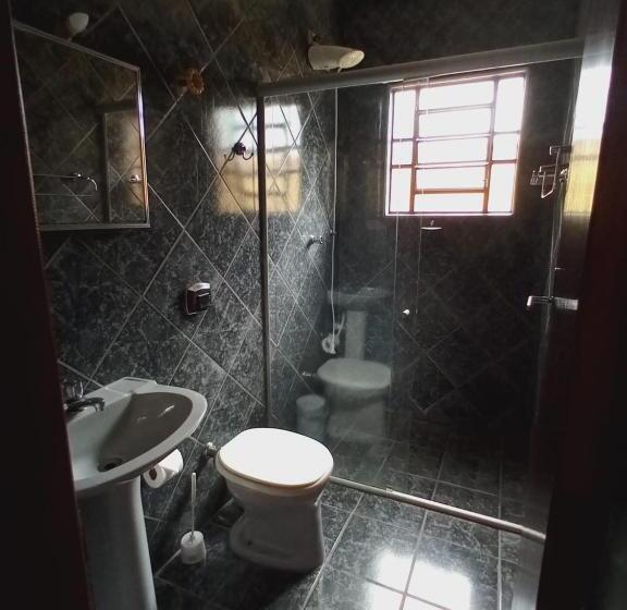 غرفة عائلية, Hospedaria Regina