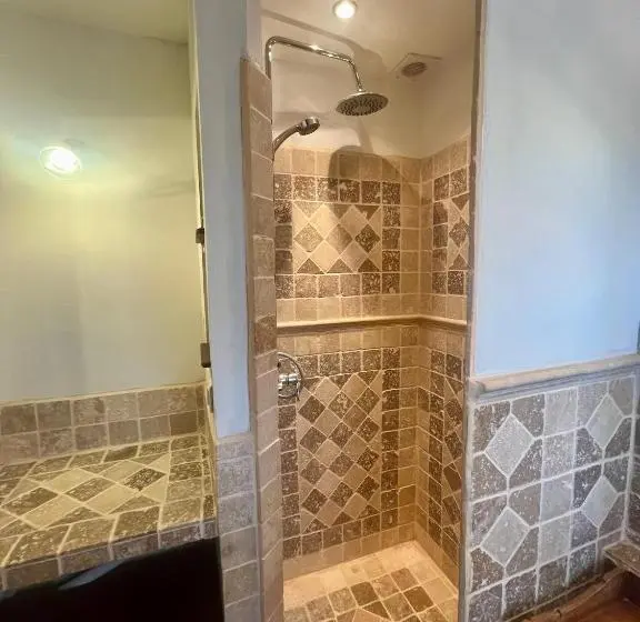 Comfort Kolmen Hengen Huone, Les Garennes
