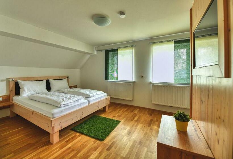 Четырехместный Номер Стандарт, Gästehaus Hartl   Gasthof Hartl, Vlg Zum Wirt