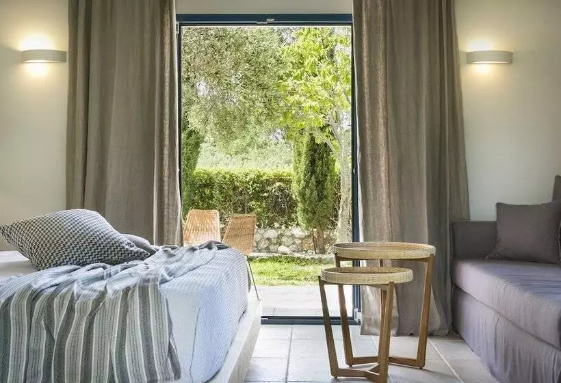 استودیوی لوکس, Avithos Resort