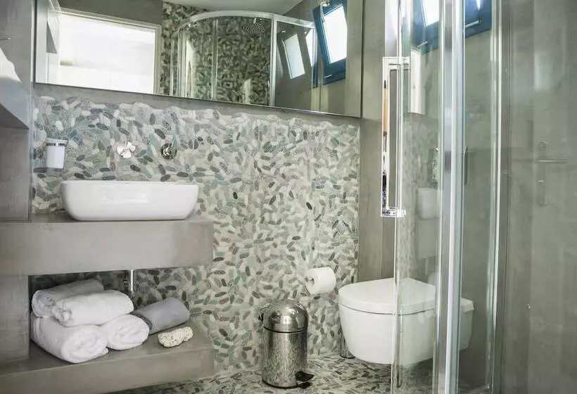 استودیوی لوکس, Avithos Resort