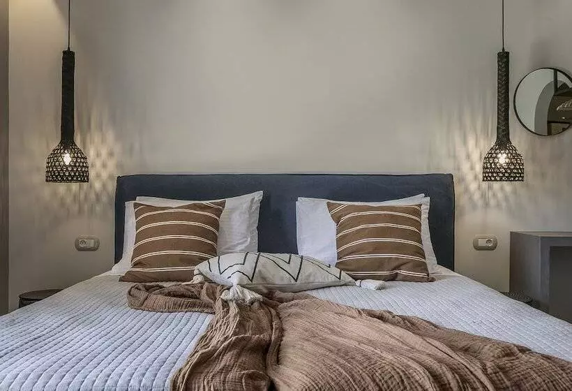 استودیوی لوکس, Avithos Resort