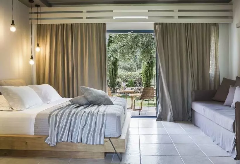 استودیوی لوکس, Avithos Resort
