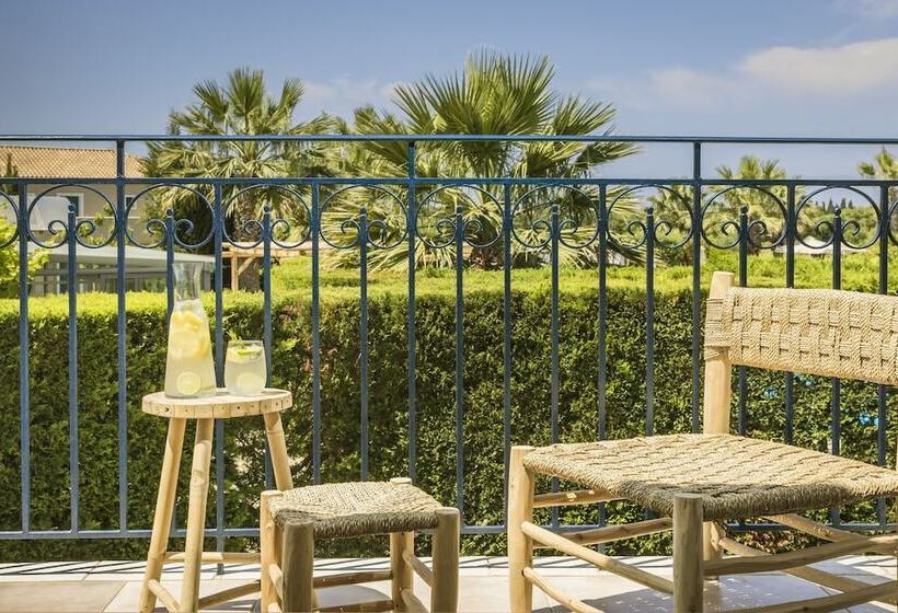 디럭스 패밀리 룸, Avithos Resort