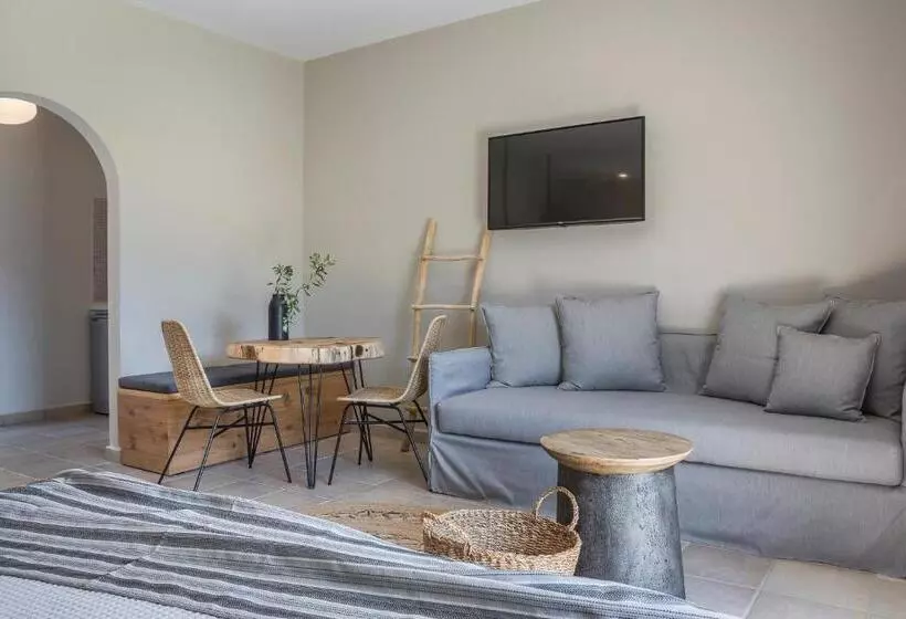 استودیوی سوپریور, Avithos Resort