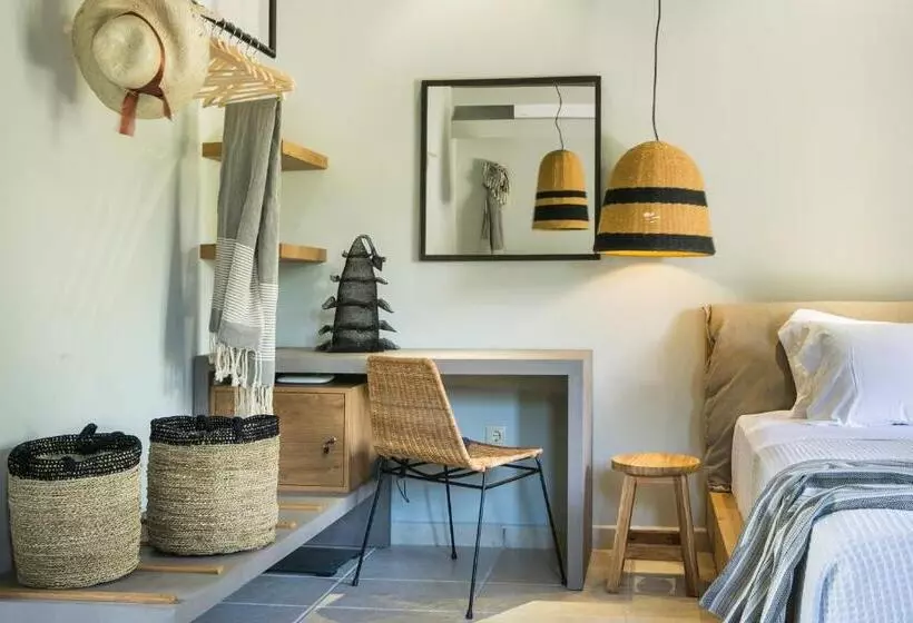 استودیوی لوکس, Avithos Resort