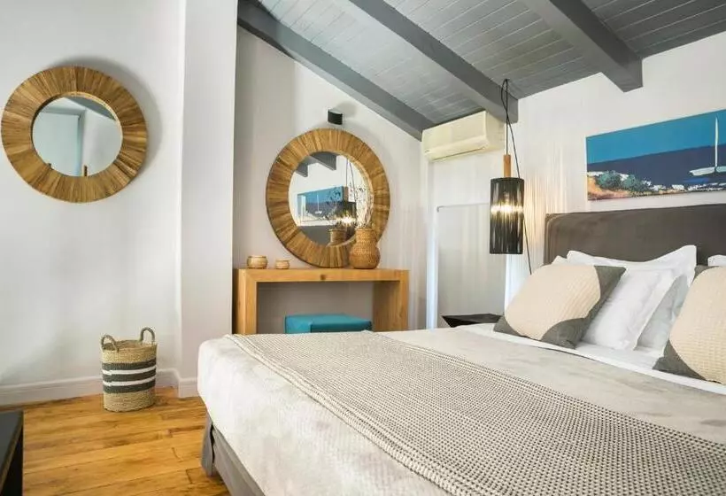 سوییت جونیور, Avithos Resort