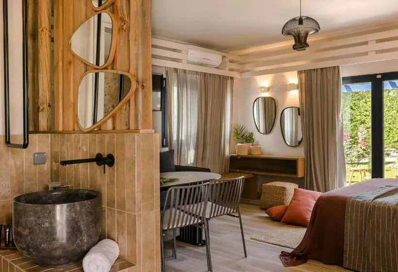 اتاق لوکس خانوادگی, Avithos Resort