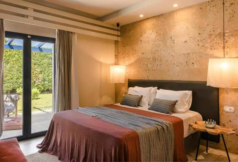 اتاق لوکس خانوادگی, Avithos Resort