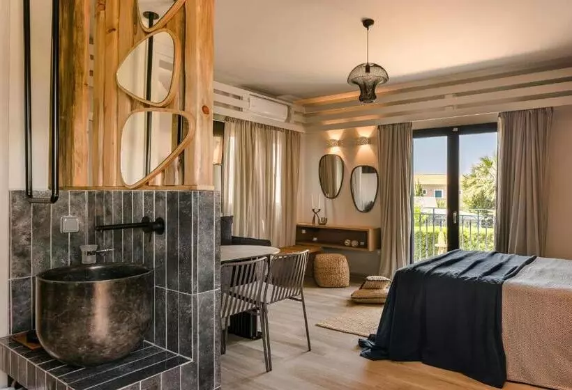 اتاق لوکس خانوادگی, Avithos Resort