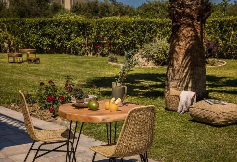 استودیوی استاندارد, Avithos Resort