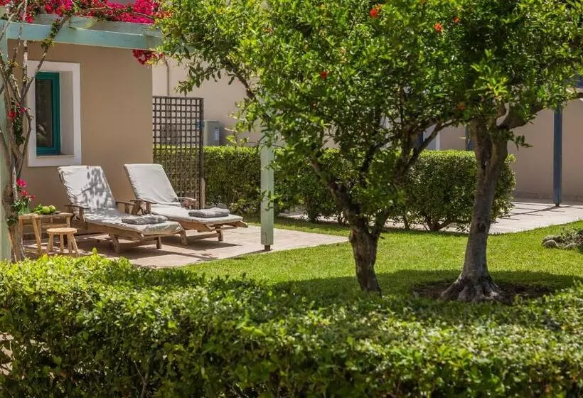 اتاق لوکس خانوادگی, Avithos Resort