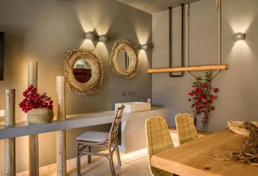 اتاق لوکس خانوادگی, Avithos Resort