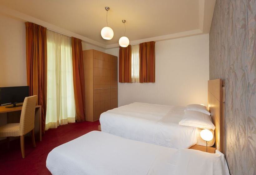 Трехместный Номер Классика, Accademia