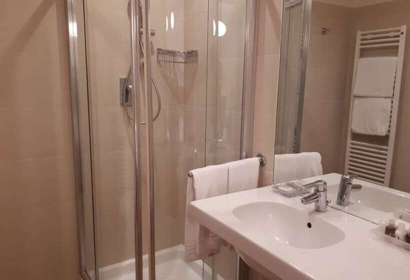 Номер Economy, Accademia