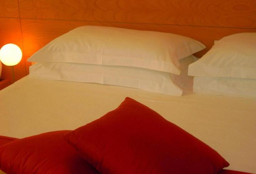 Номер Стандарт, Accademia