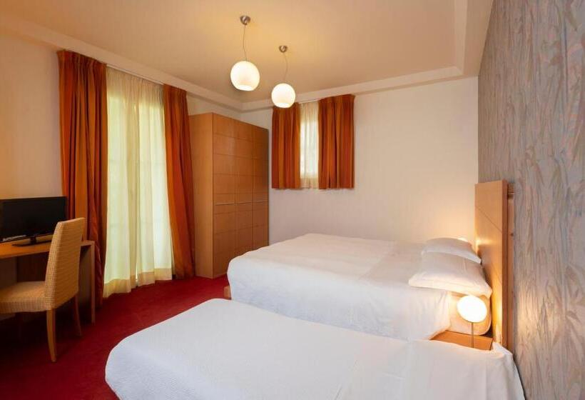 Трехместный Номер Классика, Accademia