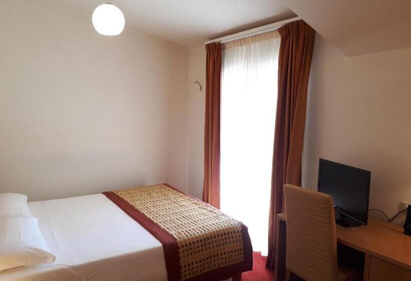 Номер Economy, Accademia