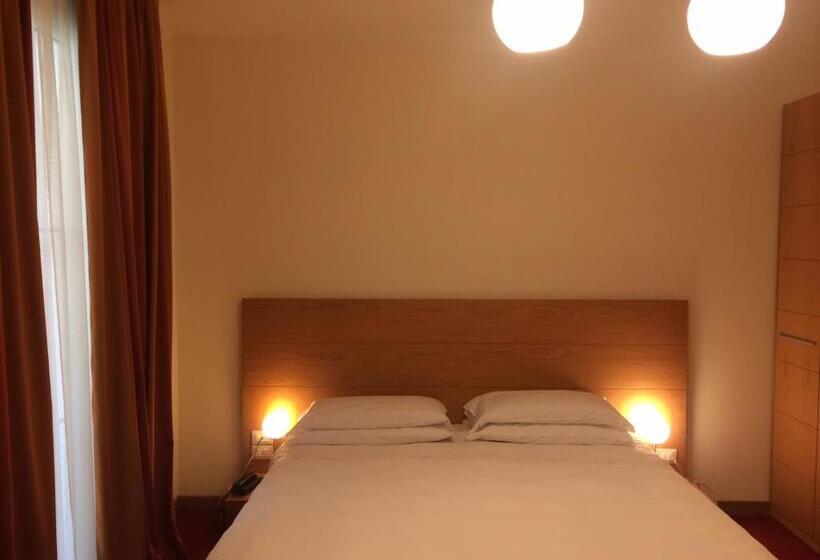 Номер Superior, Accademia