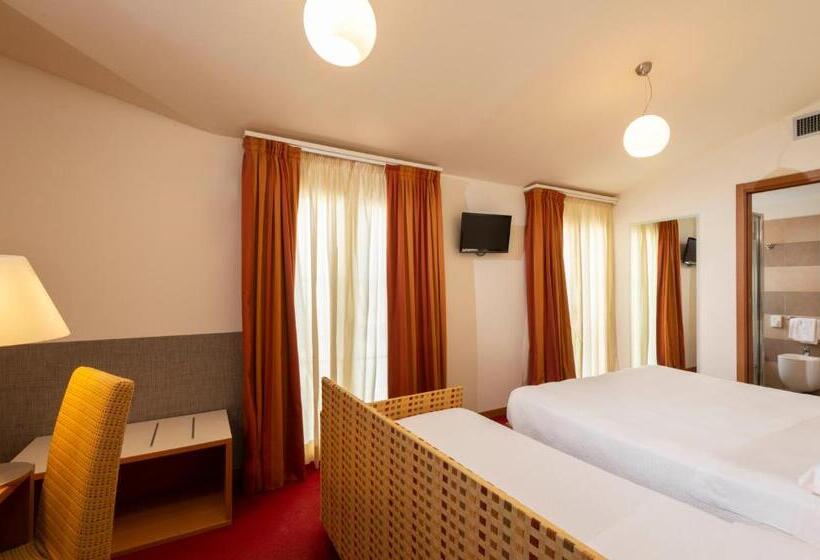 Семейный Номер Классика, Accademia