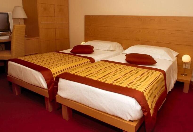 Номер Стандарт, Accademia