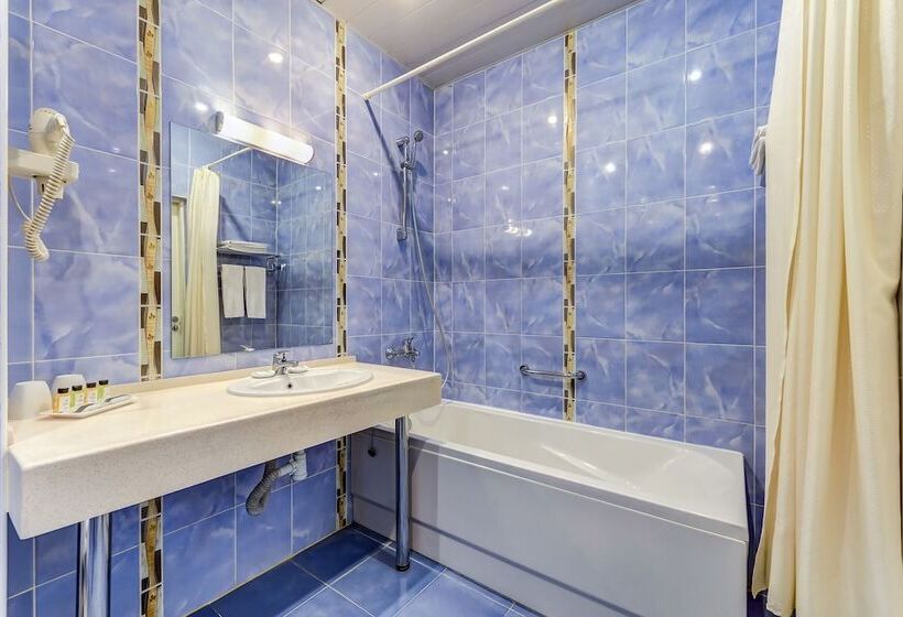 اتاق استاندارد با چشمانداز رودخانه, Aquarium