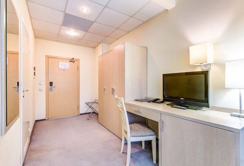 اتاق استاندارد با چشمانداز رودخانه, Aquarium