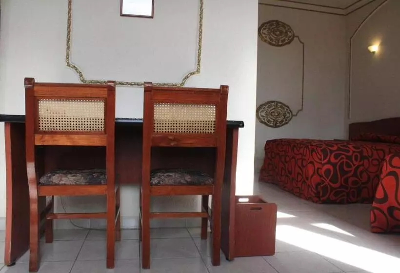 اتاق خانوادگی, Casa De La Luna