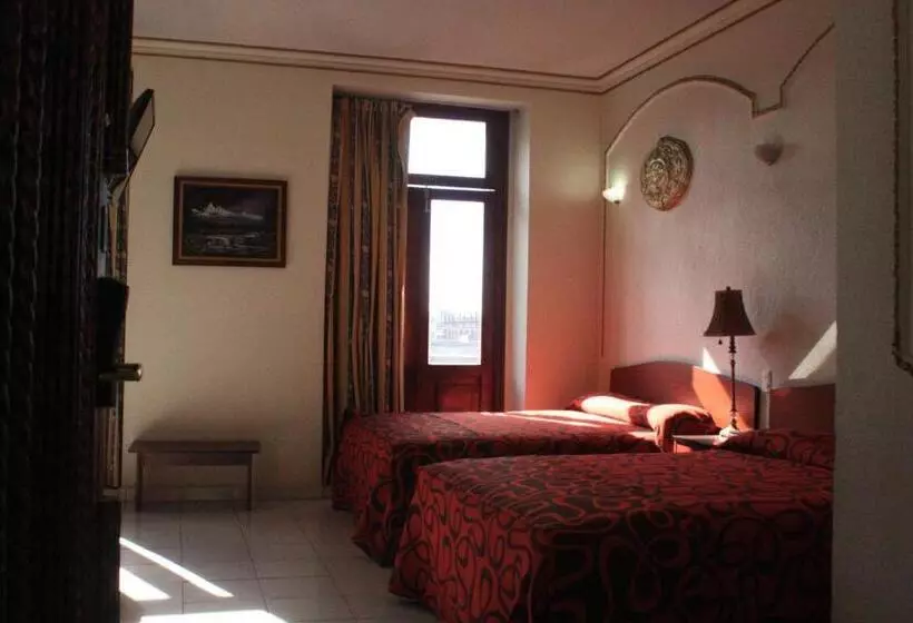 اتاق خانوادگی, Casa De La Luna
