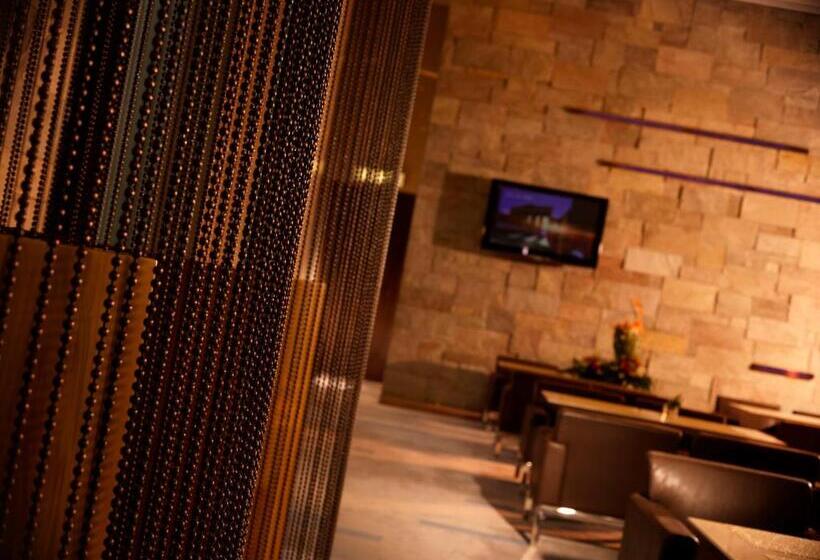 اتاق دلوکس با تخت کینگ و چشمانداز, Harbour Grand Hong Kong