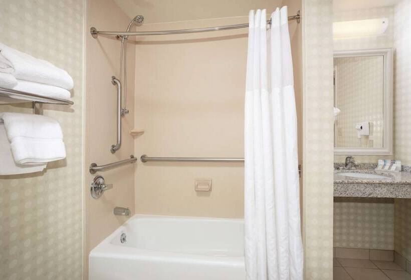 Номер Стандарт Адаптированный для Инвалидов, Hilton Garden Inn Casper