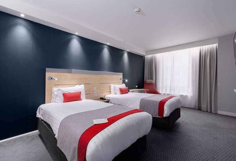 Номер Стандарт Адаптированный для Инвалидов, Holiday Inn Express Burnley M65 Jct 10, An Ihg