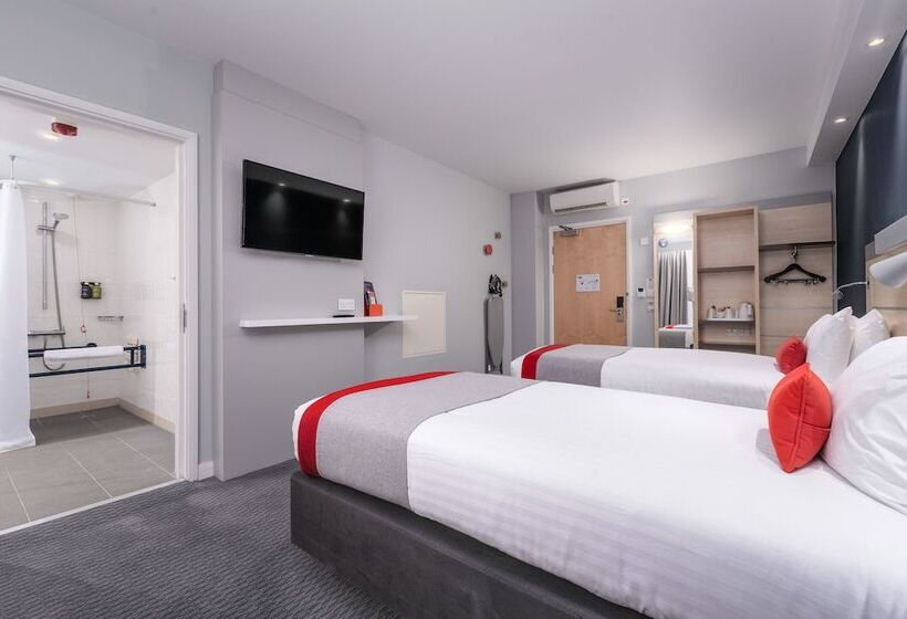 Номер Стандарт Адаптированный для Инвалидов, Holiday Inn Express Burnley M65 Jct 10, An Ihg