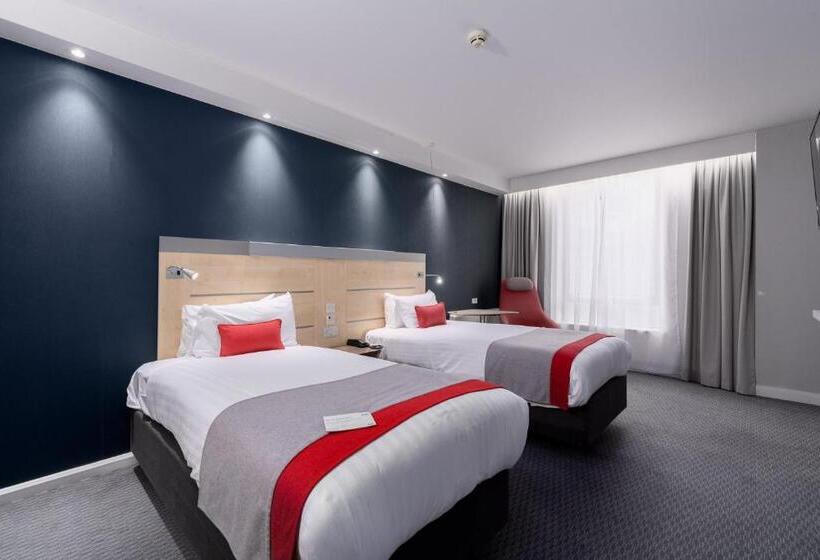 Номер Стандарт Адаптированный для Инвалидов, Holiday Inn Express Burnley M65 Jct 10, An Ihg