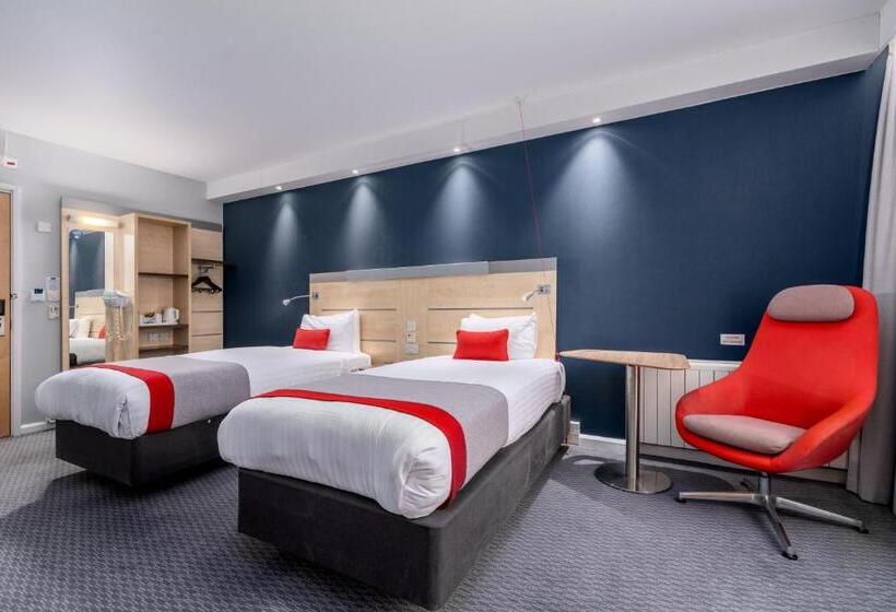 Номер Стандарт Адаптированный для Инвалидов, Holiday Inn Express Burnley M65 Jct 10, An Ihg