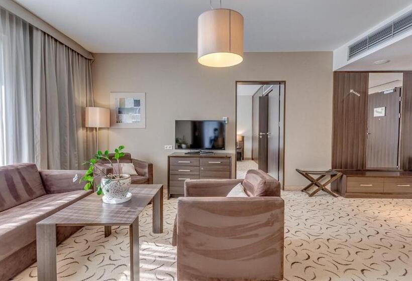 이그제큐티브 룸 킹사이즈 침대, Holiday Inn Resort Warsaw Józefów, An Ihg