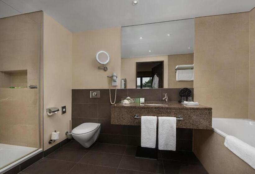 Номер Executive Кровать Кинг, Holiday Inn Resort Warsaw Józefów, An Ihg