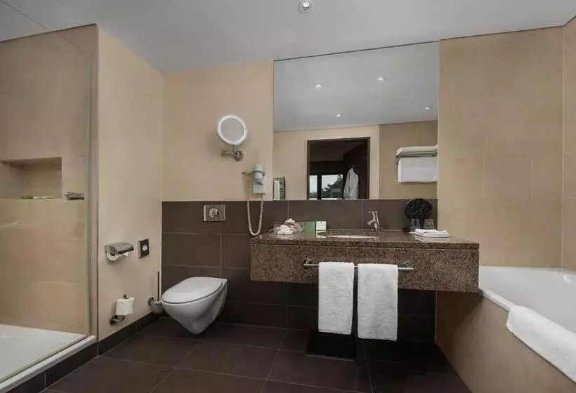 اتاق اجرایی با تخت بزرگ, Holiday Inn Resort Warsaw Józefów, An Ihg