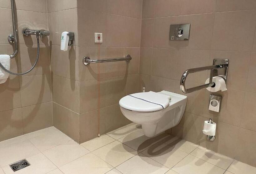 장애인을 위한 킹사이즈 침대 스탠다드 룸, Holiday Inn Resort Warsaw Józefów, An Ihg