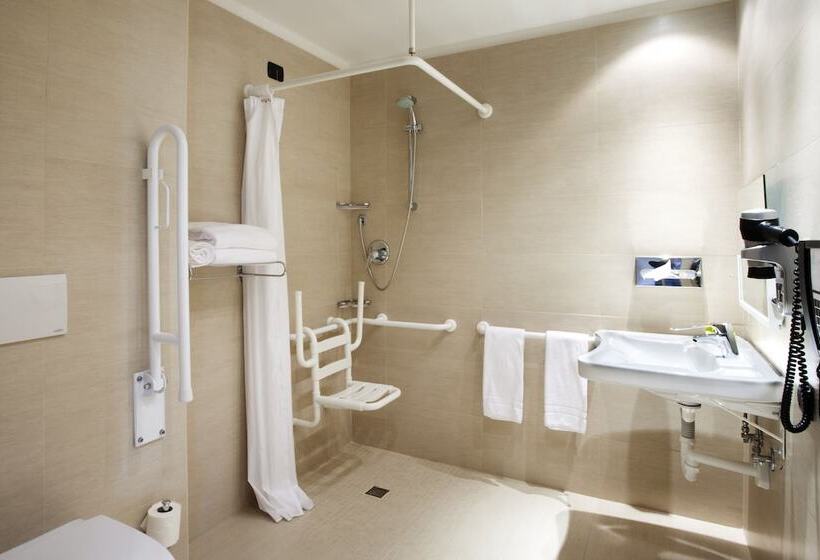 חדר סטנדרט מותאם לאדם עם מוגבלויות, Holiday Inn Salerno Cava De  Tirreni, An Ihg