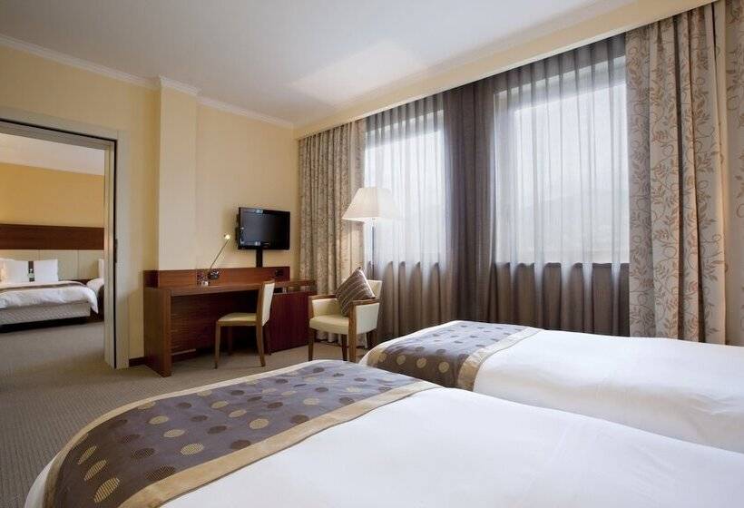 חדר סטנדרט מותאם לאדם עם מוגבלויות, Holiday Inn Salerno Cava De  Tirreni, An Ihg