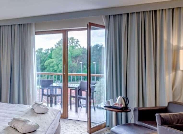 프리미엄 룸, Holiday Inn Resort Warsaw Józefów, An Ihg