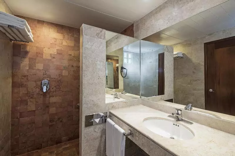 سوییت جونیور با چشم‌انداز دریا, Iberostar Waves Paraíso del Mar